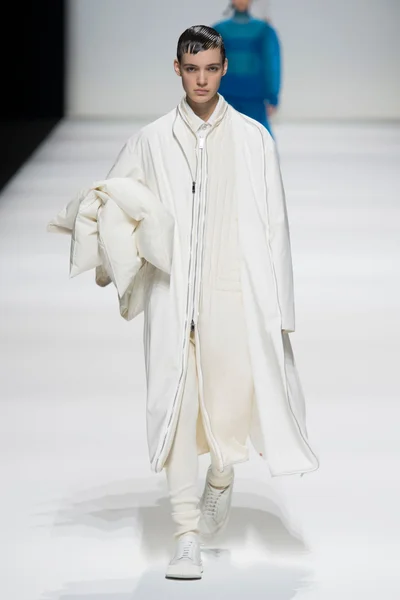 Look 10